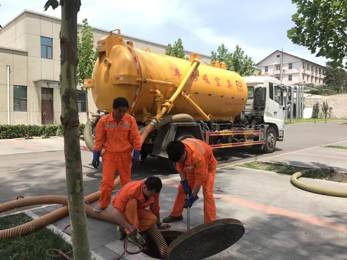 万年化粪池清理与5-8吨吸粪车施工效率分析